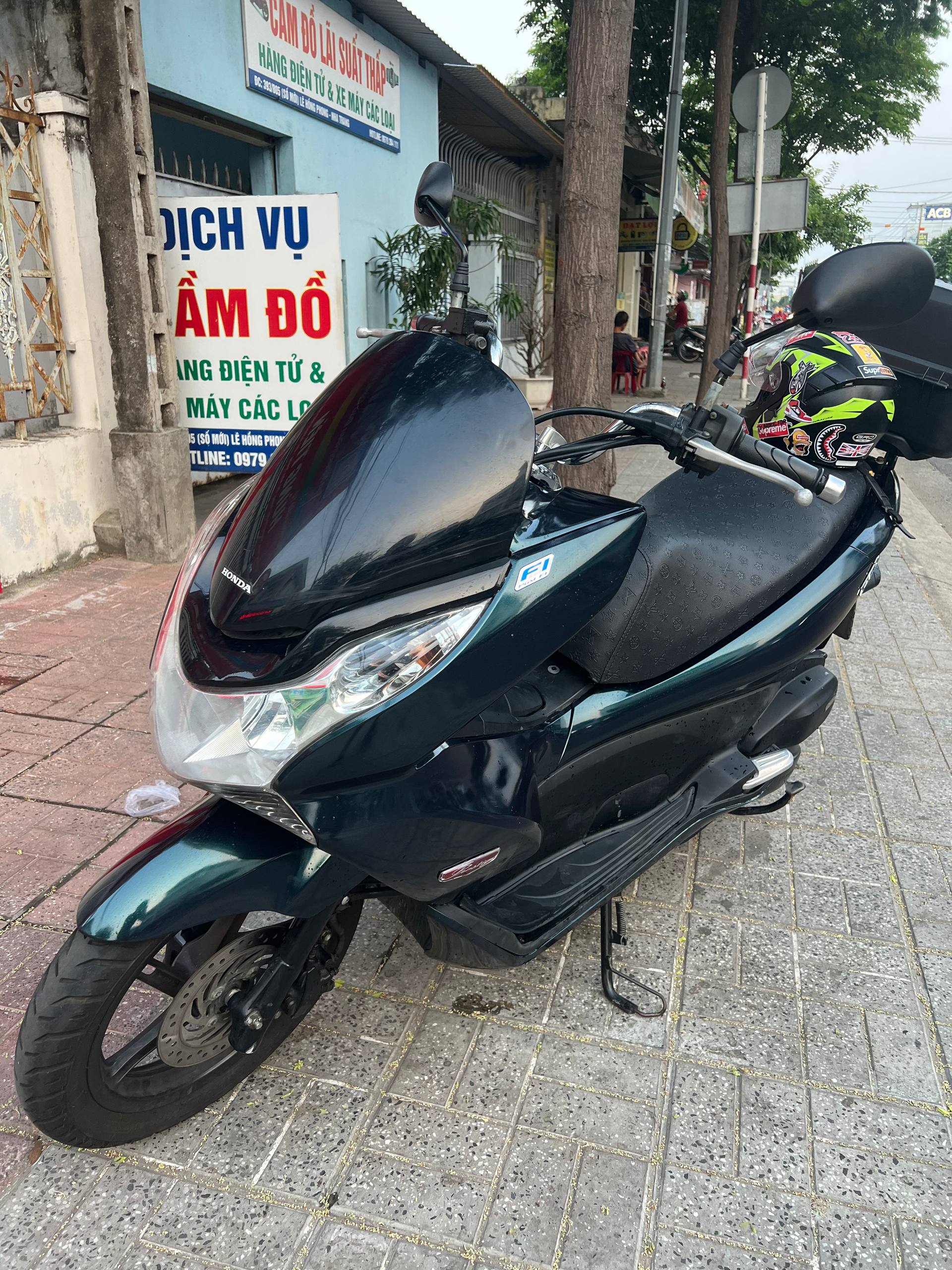 Фото 3: Продаю Honda PCX 2012 в отличном состоянии, полностью обслужен, без поломок.