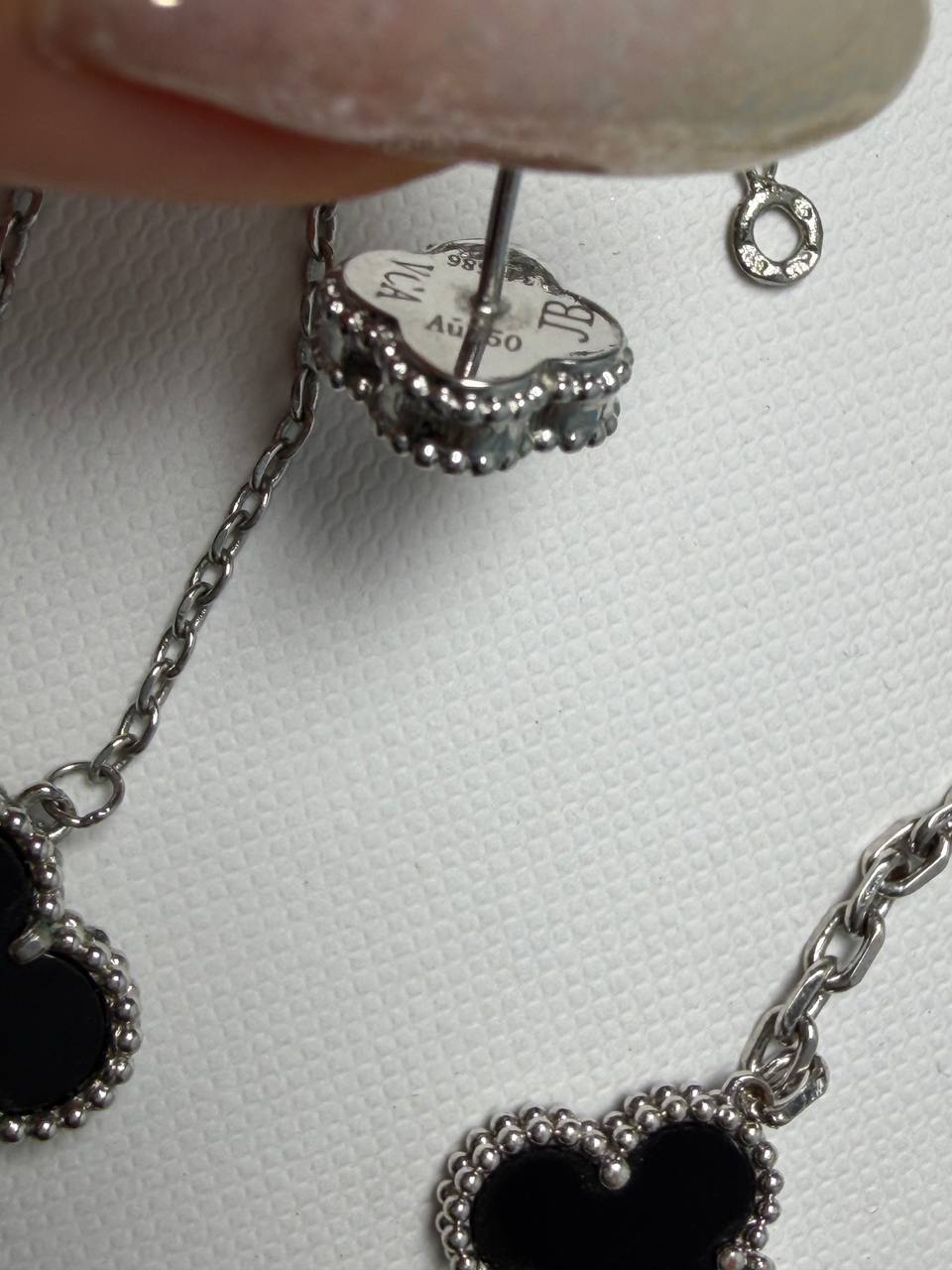 Фото 2: Продаётся новый комплект украшений Van Cleef & Arpels: серьги, браслет
