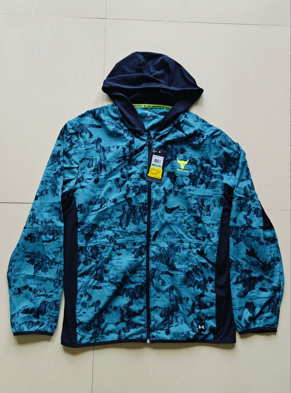 Фото 2: Продаю новую одежду и вещи со скидкой: куртки-ветровки Under Armour (размеры L и M) по…