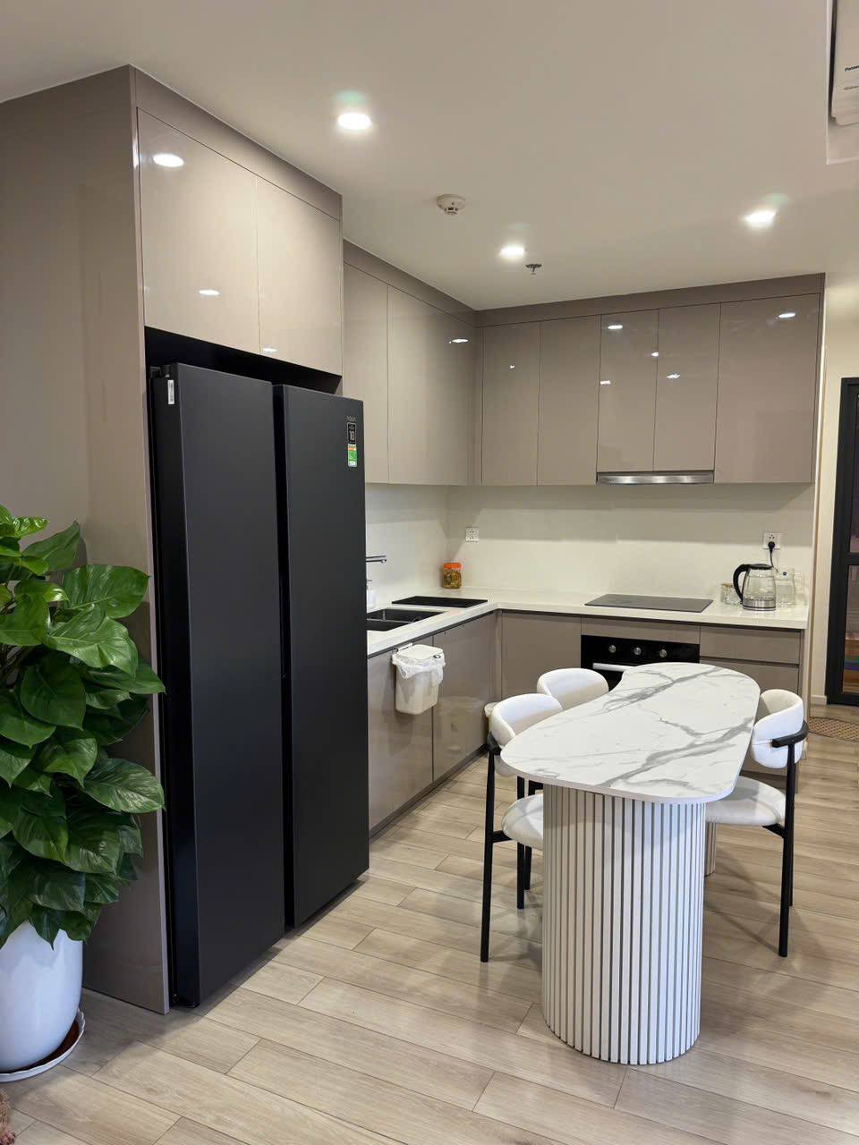 Сдается полностью меблированная 2-комнатная квартира в Vinhomes Grand…