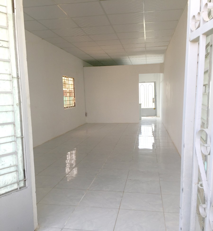 Отдельная комната 40м², широкая дорога 20м. Связь с хозяином: Нам - 0343800017