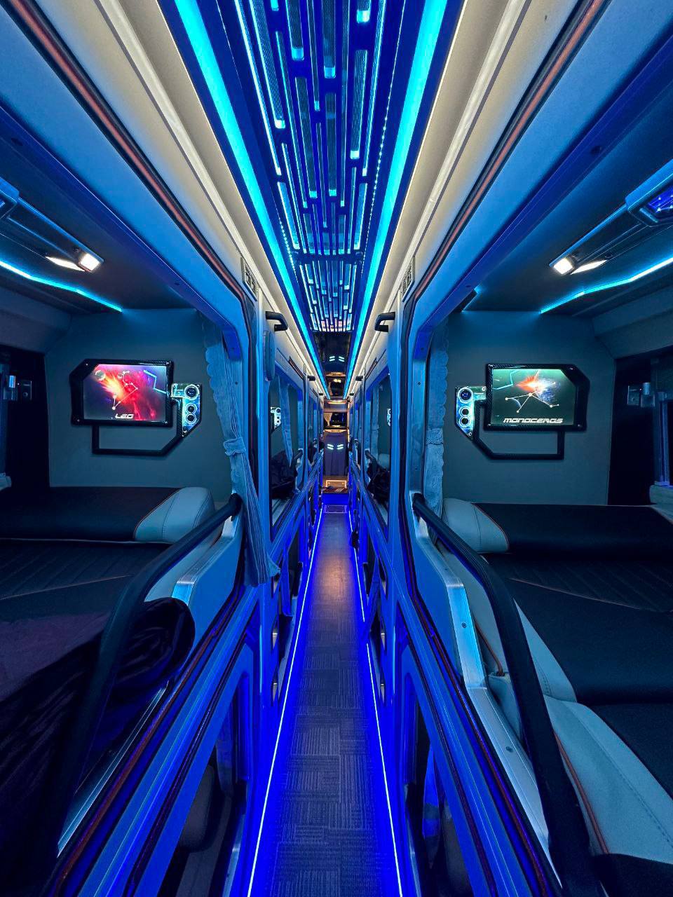 Easy Trip предлагает визараны в Лаос и Камбоджу, а также оформление электронных виз.