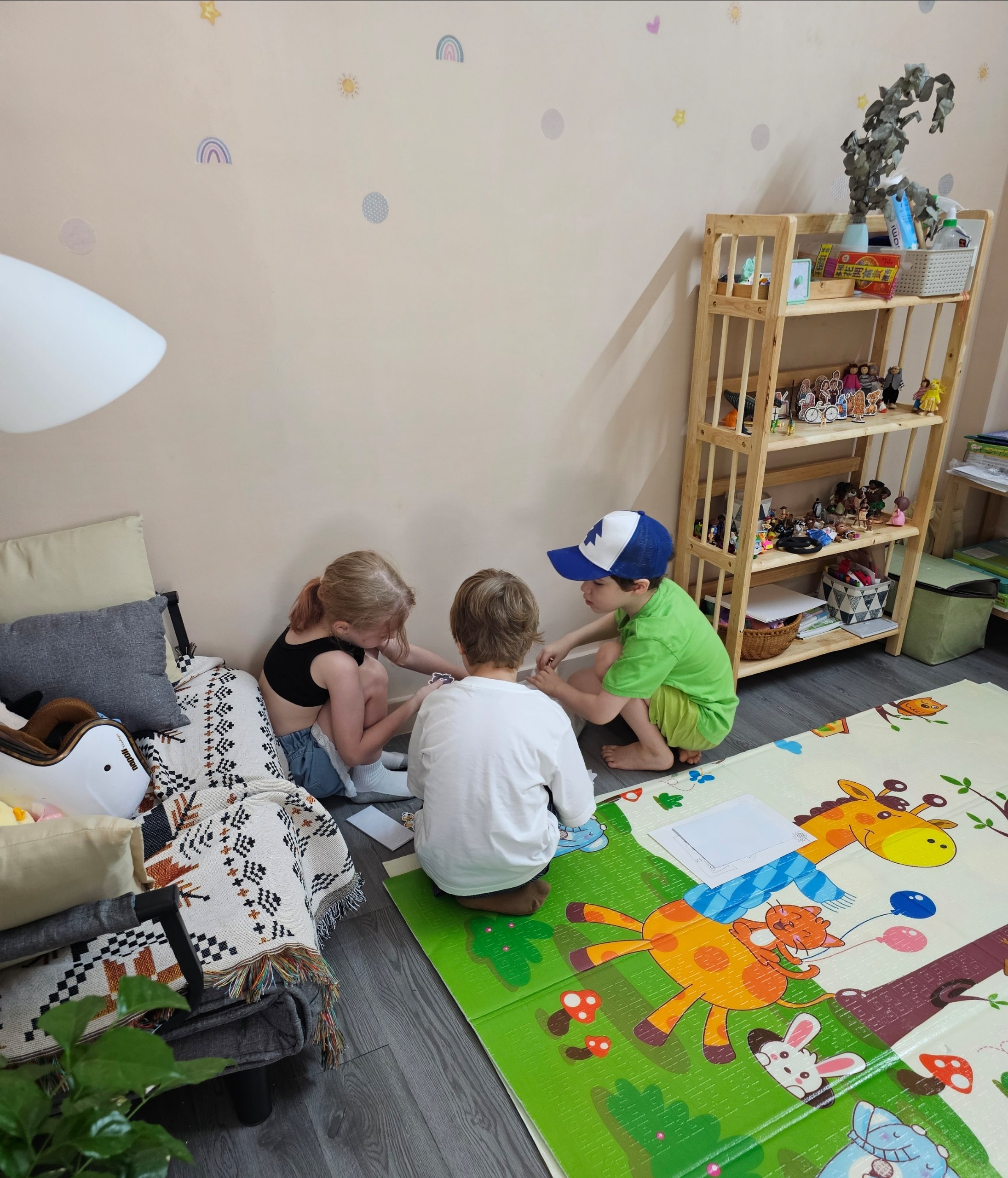 Приглашаю детей 7-10 лет в мини-группу по эмоциональному развитию и общению.