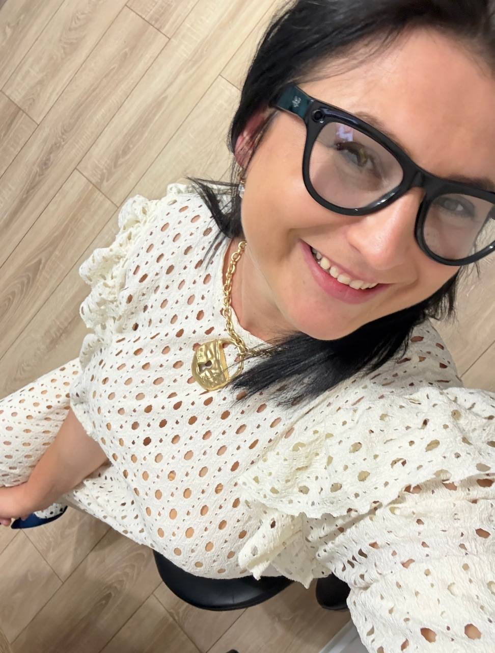 Потеряны очки Ray-Ban Meta на диване рядом с ресепшен Nha Trang Centre.